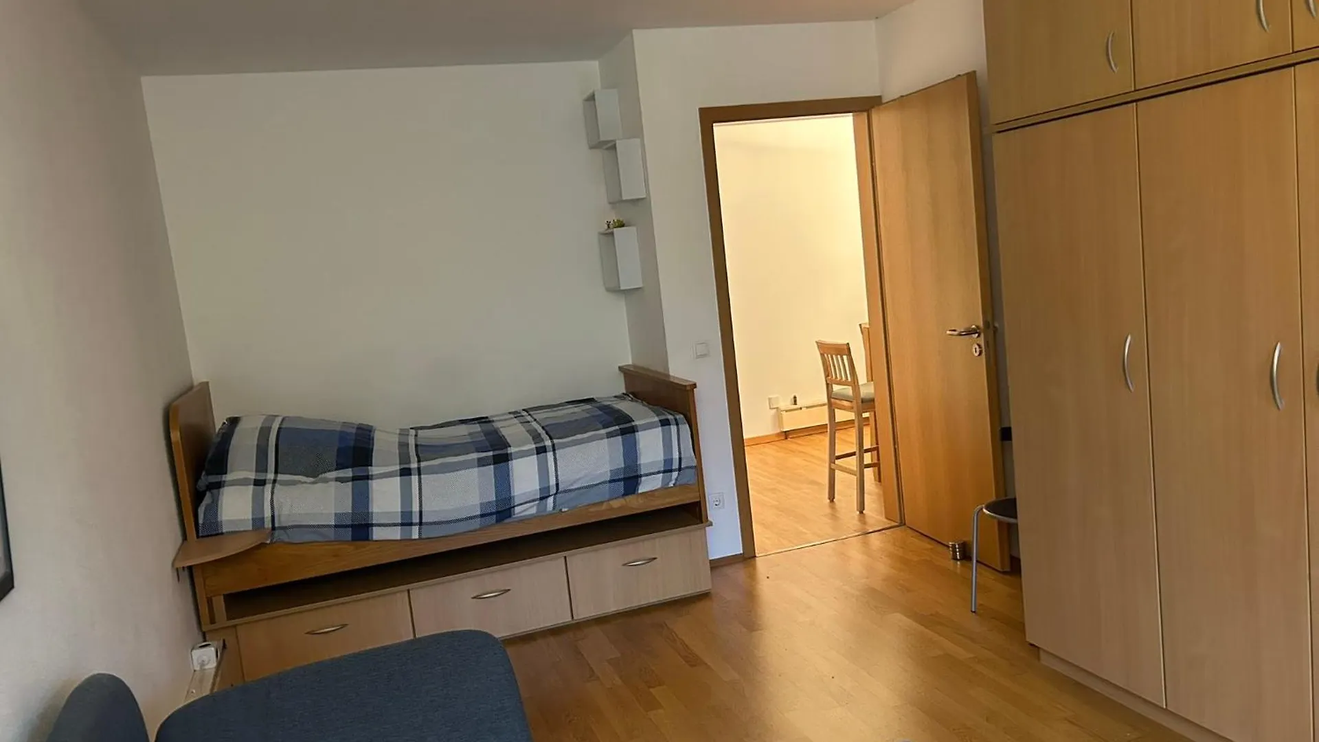 Gemuetliches Appartement In Neuhausen-Nymphenburg Monaco di Baviera 0*,  Germania